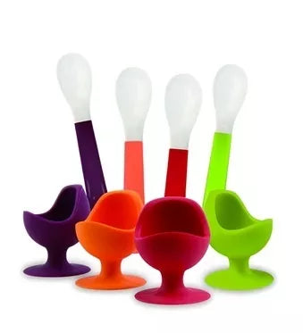 Spalvingi "SiliconeZone" kiaušinių stovai su šaukštais 4 vnt.
