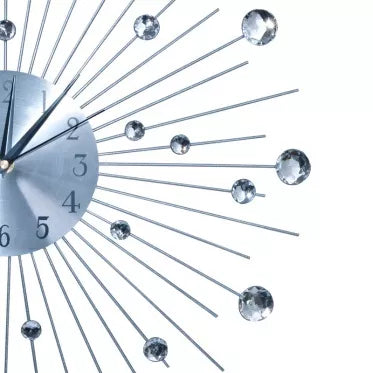 Sieninis laikrodis tiesiais spinduliais su kristalais