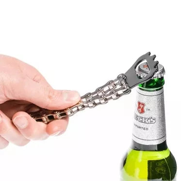 Butelių atidarytuvas su dviračio grandine