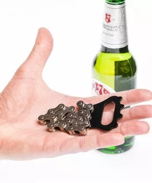 Butelių atidarytuvas su dviračio grandine