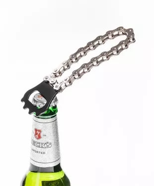 Butelių atidarytuvas su dviračio grandine