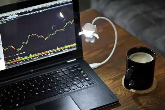 Dekoratyvinė nešiojamo kompiuterio LED lempa "Astronautas", 2 W