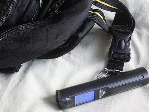 Elektroninės svarstyklės su LED žibintuvėliu, 15 x 3 x 3 cm