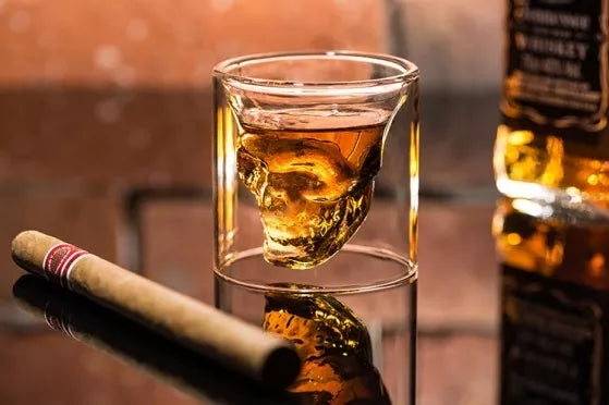 Kaukolės formos taurelė