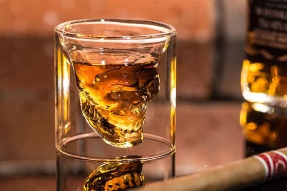 Kaukolės formos taurelė