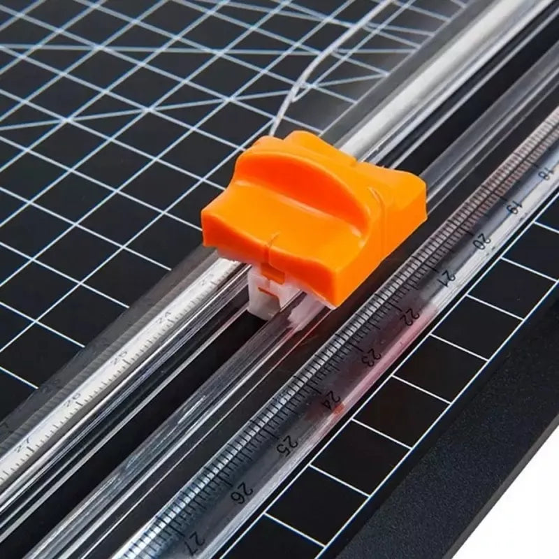 Popieriaus Pjaustytuvas, Juodas