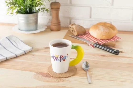 Puodelis su banano formos rankena, 230 ml