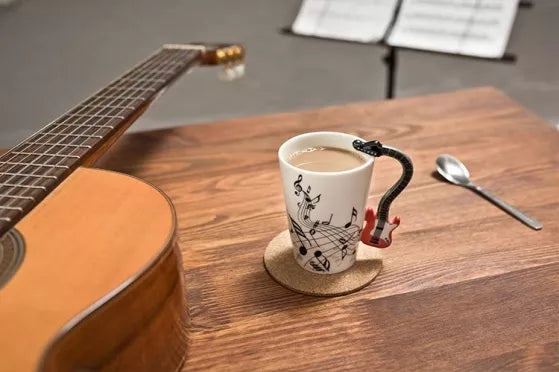 Puodelis su raudonos gitaros formos rankena, 250 ml