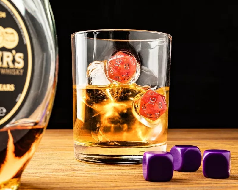 Stiklinė Įstrigę Kauliukai