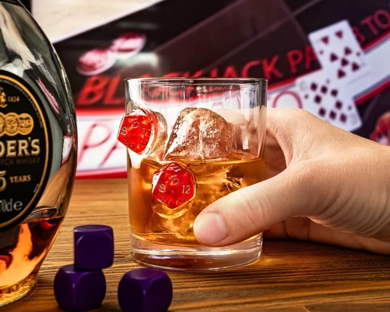 Stiklinė Įstrigę Kauliukai