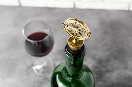 Vyno butelio kamštis "Kompasas"