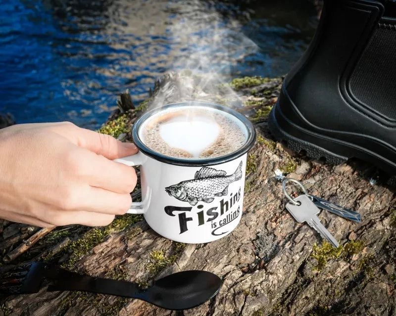 Žvejo Rinkinys - Emalinis Puodelis + Įrankis + Rakto Pakabukas